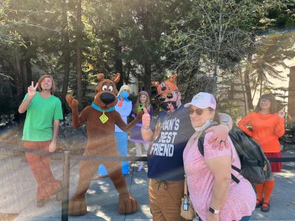 A Hilton Grand Vacations Owner and her husband pose with the characters of Scooby Doo at Universal Studios Florida while on vacation