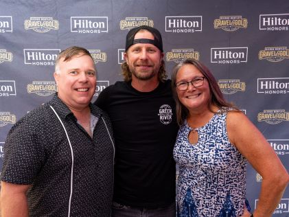 Two Hilton Grand Vacations Members at a Hilton Honors Experience event featuring Dierks Bentley