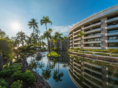Exterior shot of Ocean Tower by Hilton Grand Vacations resort on the Big Island in Hawaii. 